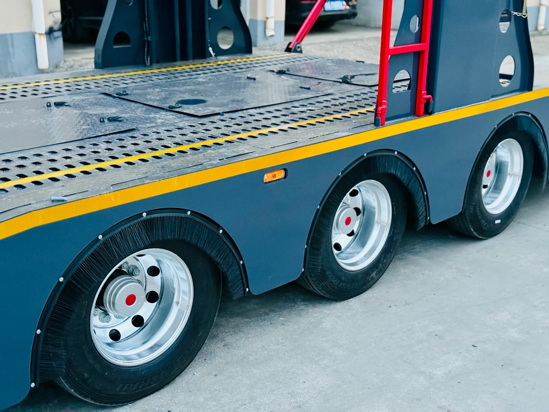 Car carrier trailer axle and deck details