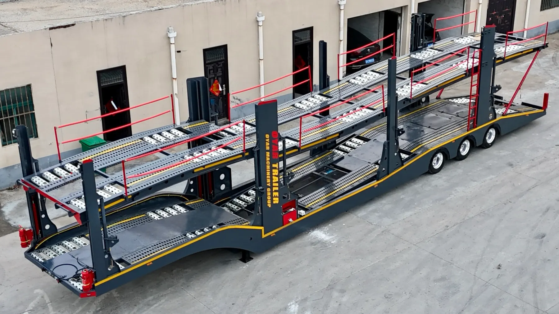 Sidewall and dropside semi-trailers